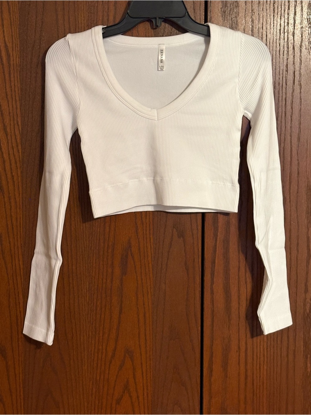 Zenana Outfitters White Ribbed V-Neck Cropped Long Sleeve Top